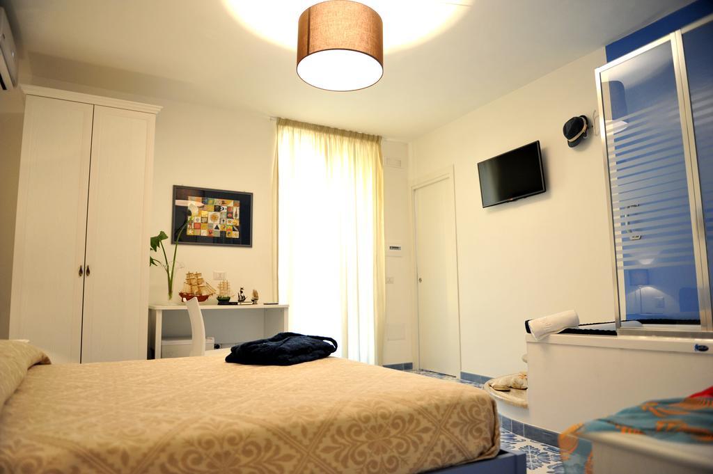 Hotel Il Leone Di Mare Procida Habitación foto