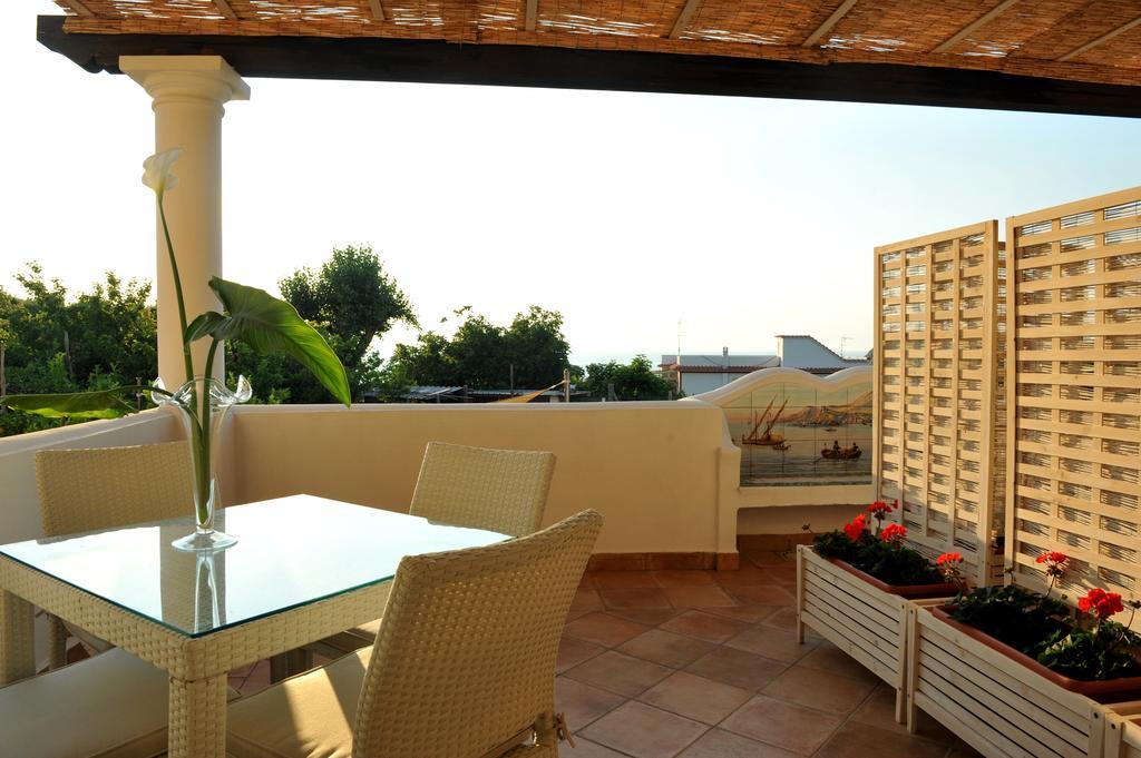 Hotel Il Leone Di Mare Procida Habitación foto