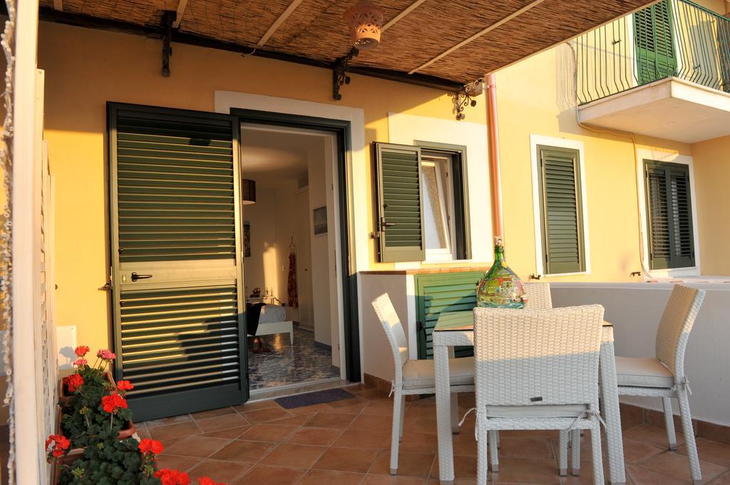 Hotel Il Leone Di Mare Procida Habitación foto
