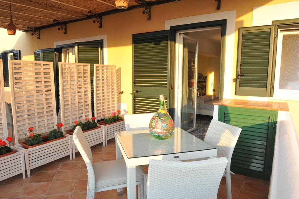 Hotel Il Leone Di Mare Procida Habitación foto