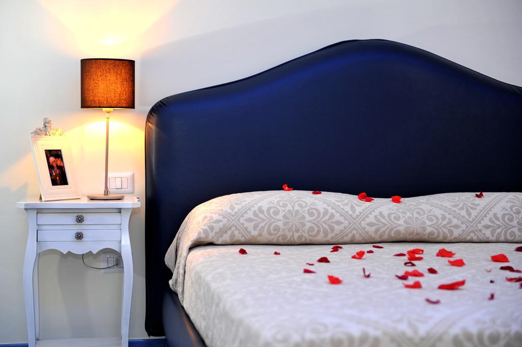 Hotel Il Leone Di Mare Procida Habitación foto