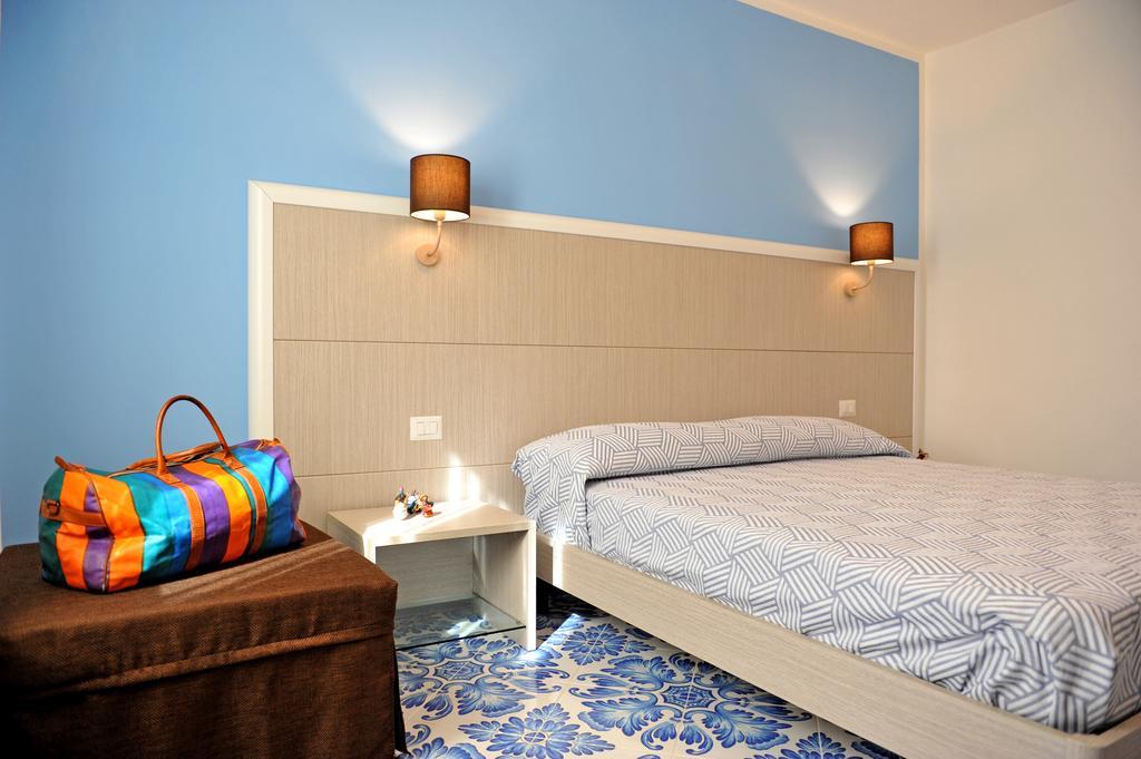 Hotel Il Leone Di Mare Procida Habitación foto